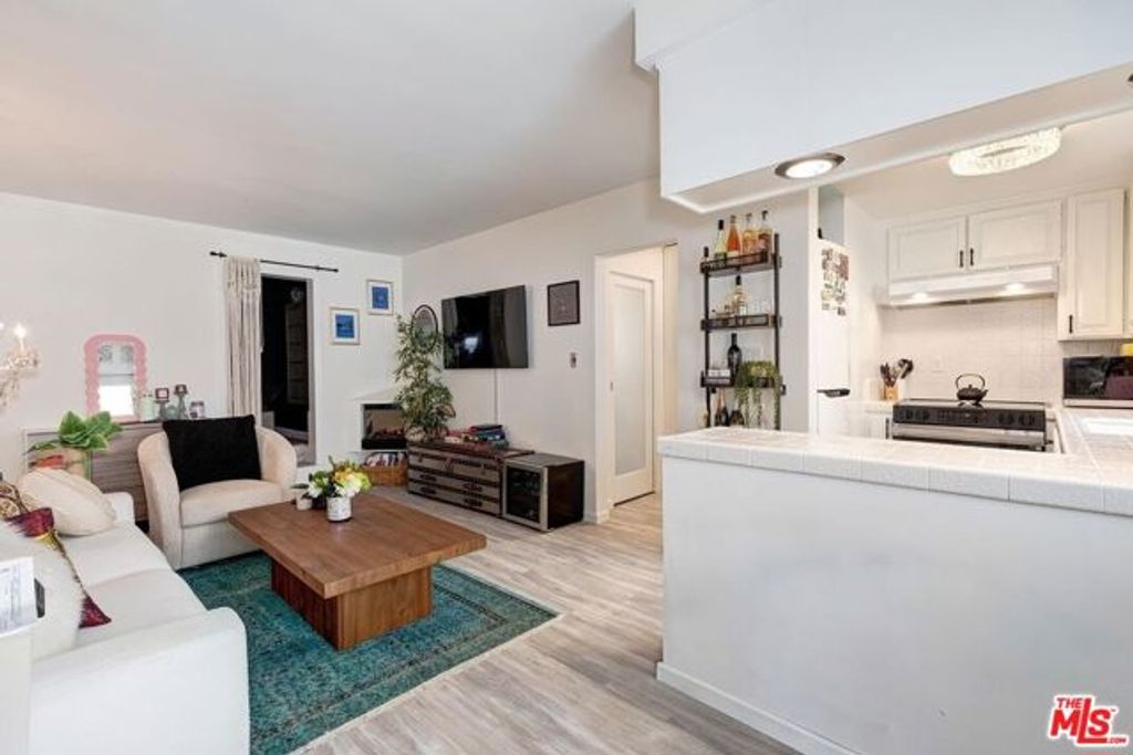 8155 Manitoba Street 12, Playa Del Rey (los Angeles), CA 90293