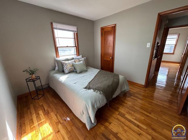 1804 SW McAlister AVE, Topeka, KS 66604