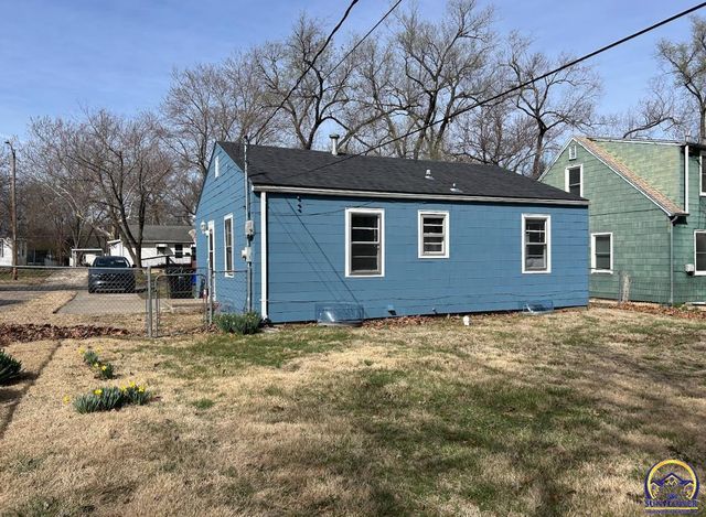 1804 SW McAlister AVE, Topeka, KS 66604