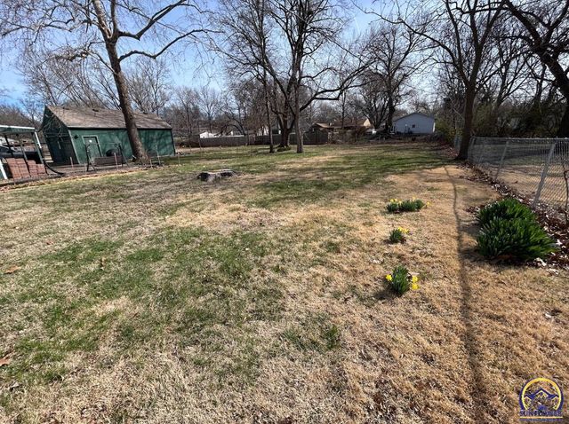 1804 SW McAlister AVE, Topeka, KS 66604