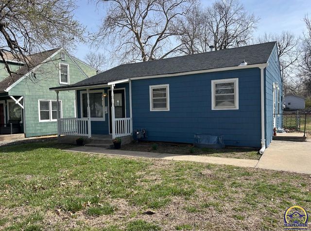 1804 SW McAlister AVE, Topeka, KS 66604
