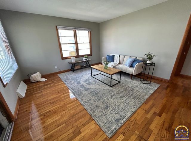 1804 SW McAlister AVE, Topeka, KS 66604