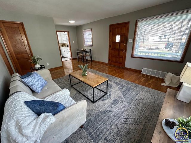 1804 SW McAlister AVE, Topeka, KS 66604