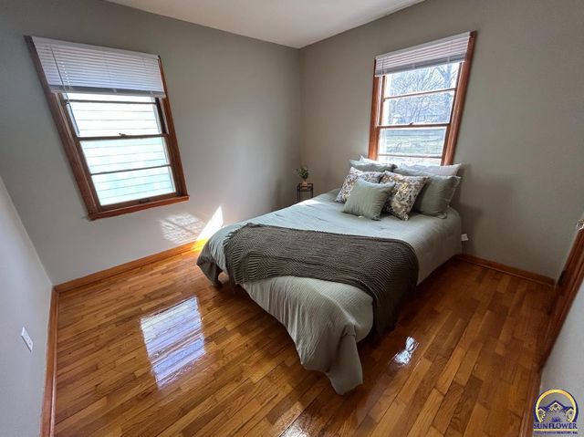 1804 SW McAlister AVE, Topeka, KS 66604