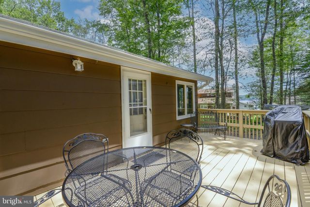 309 CARIBOU DR, Pocono Lake, PA 18347
