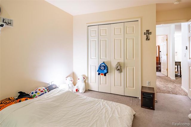 5568 Seabreeze Lane, Sterling Heights, MI 48310