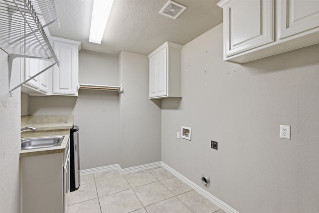 6900 Breezy Bluff Court, Fort Worth, TX 76126