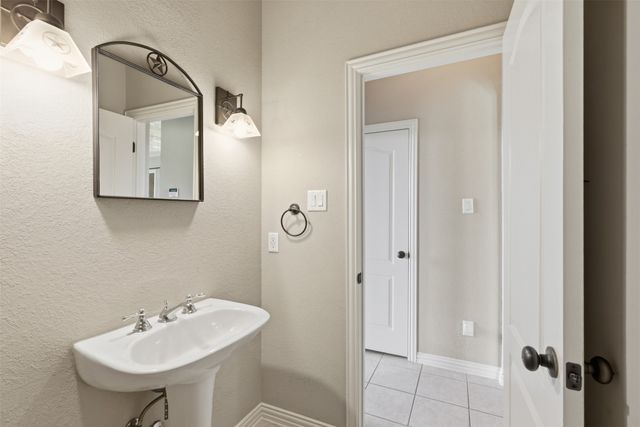 6900 Breezy Bluff Court, Fort Worth, TX 76126