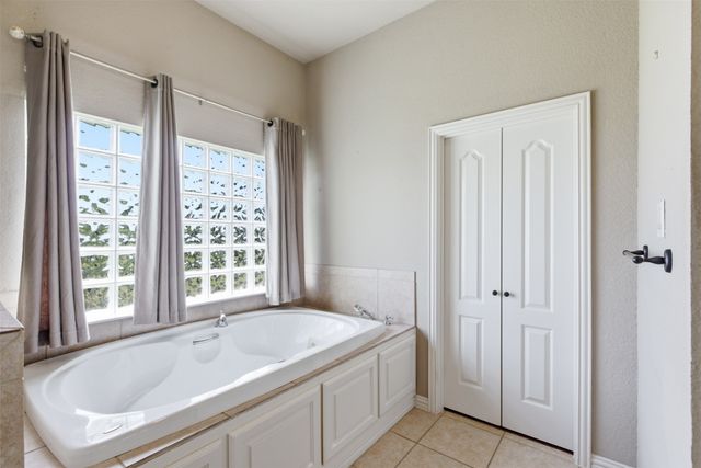 6900 Breezy Bluff Court, Fort Worth, TX 76126