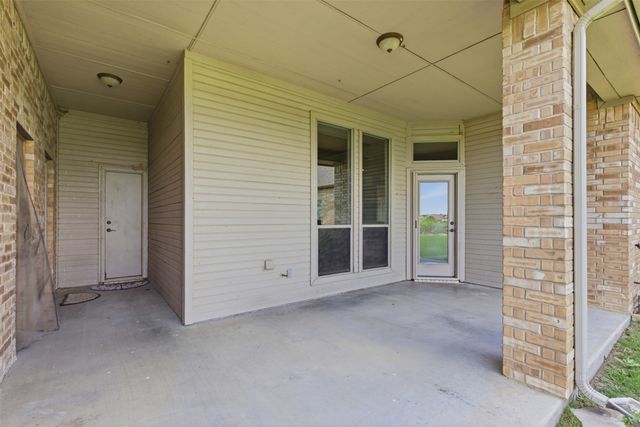 6900 Breezy Bluff Court, Fort Worth, TX 76126