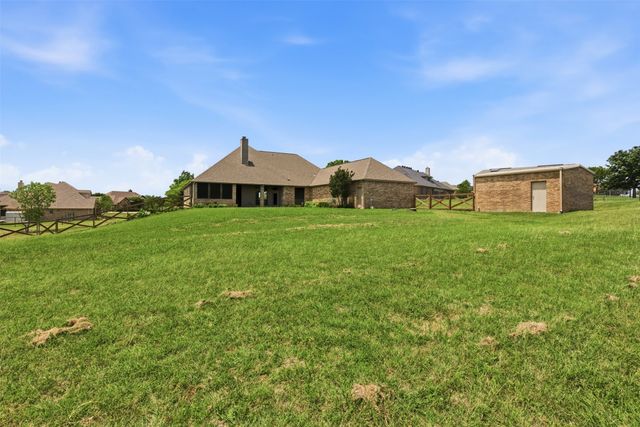 6900 Breezy Bluff Court, Fort Worth, TX 76126