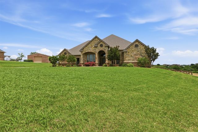 6900 Breezy Bluff Court, Fort Worth, TX 76126