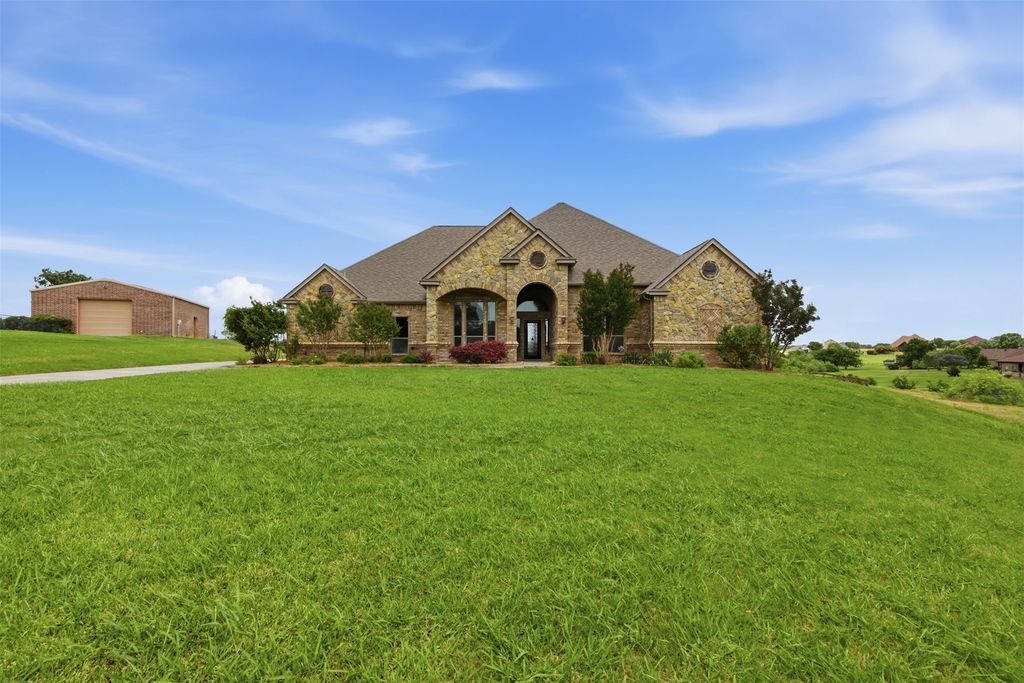 6900 Breezy Bluff Court, Fort Worth, TX 76126