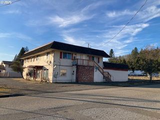 2936 Ne DIAMOND LAKE Blvd, Roseburg, OR 97470