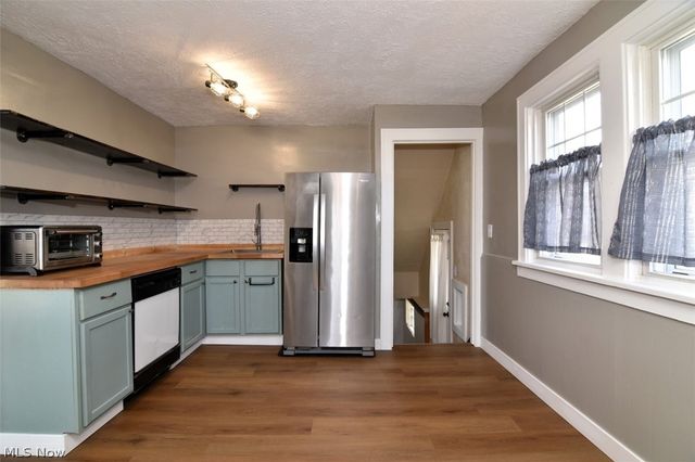 16412 Elsienna Avenue, Cleveland, OH 44135