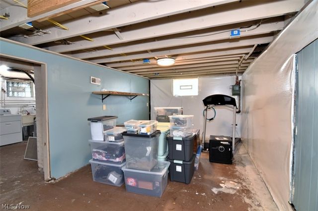 16412 Elsienna Avenue, Cleveland, OH 44135