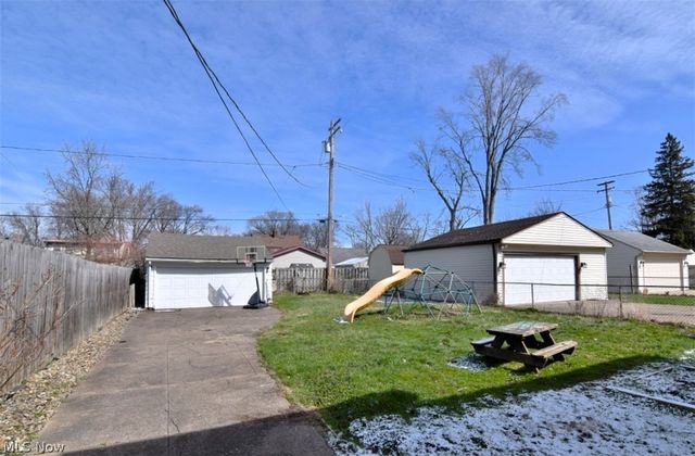 16412 Elsienna Avenue, Cleveland, OH 44135