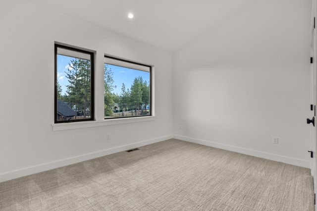 62552 NW Woodsman Loop, Bend, OR 97703