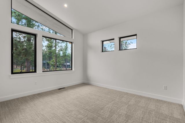 62552 NW Woodsman Loop, Bend, OR 97703