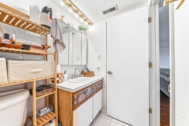 5980 Lake Bluff Drive 202, Tinley Park, IL 60477