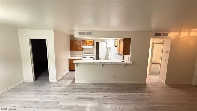 7570 FLAMINGO Road 101, Las Vegas, NV 89147