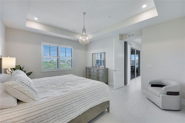 273 Indies DR E # 202, Naples, FL 34114