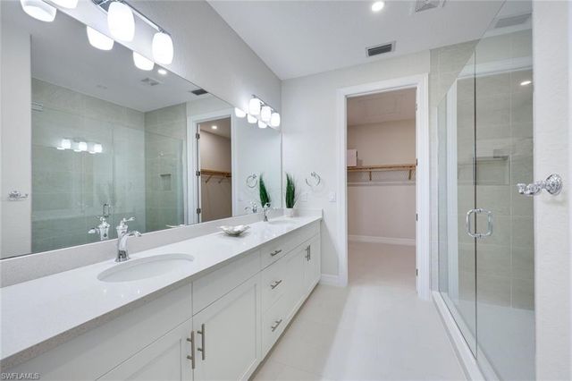 273 Indies DR E # 202, Naples, FL 34114