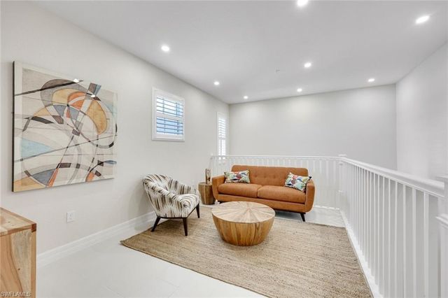 273 Indies DR E # 202, Naples, FL 34114