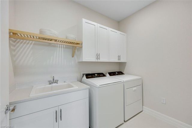 273 Indies DR E # 202, Naples, FL 34114