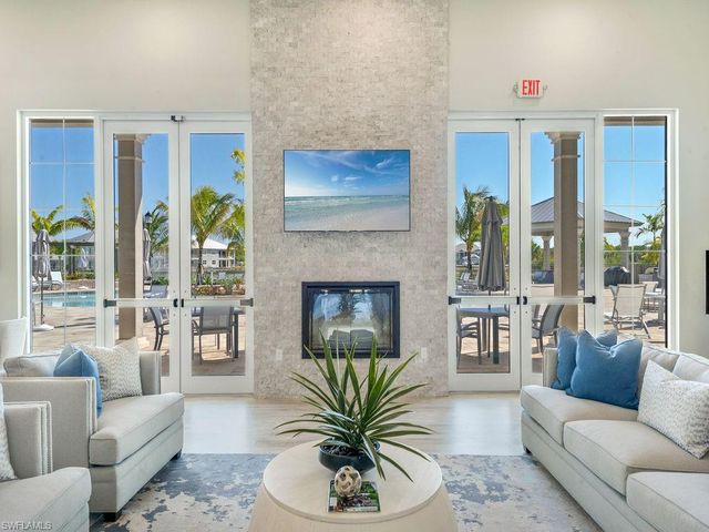 273 Indies DR E # 202, Naples, FL 34114