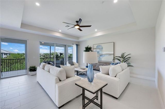 273 Indies DR E # 202, Naples, FL 34114