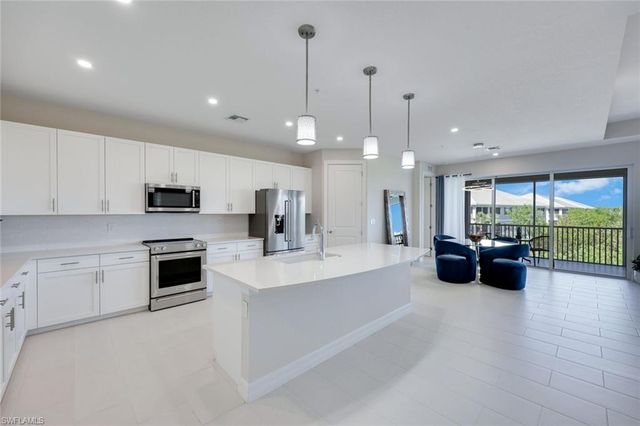 273 Indies DR E # 202, Naples, FL 34114