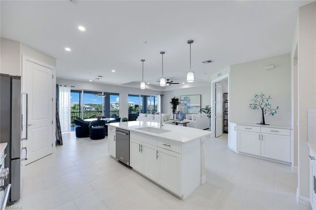 273 Indies DR E # 202, Naples, FL 34114