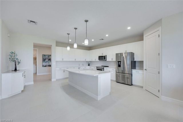 273 Indies DR E # 202, Naples, FL 34114