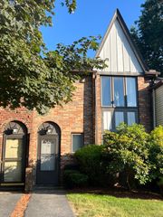15 Cobblestone Lane 15, Worcester, MA 01606