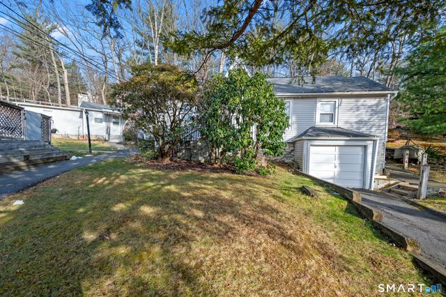 10 Old Waterbury Road, Middlebury, CT 06762