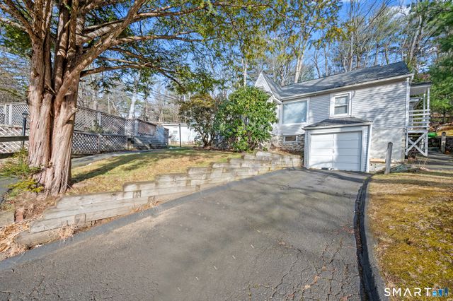 10 Old Waterbury Road, Middlebury, CT 06762