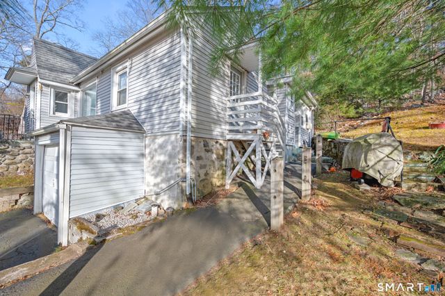 10 Old Waterbury Road, Middlebury, CT 06762