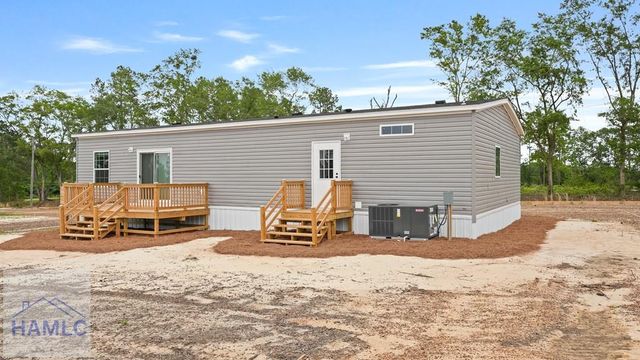 789 Hires Road, Jesup, GA 31545