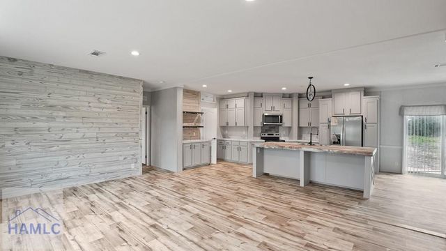 789 Hires Road, Jesup, GA 31545