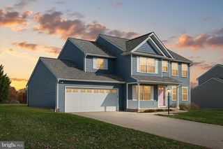 125 PAYNE DR, Mount Wolf, PA 17347