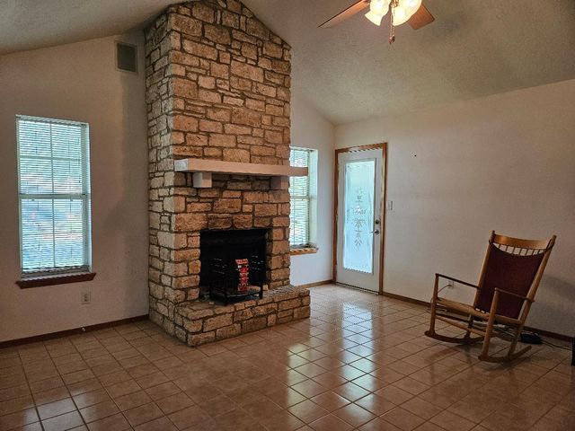 102 Stubblefield DR, Elgin, TX 78621