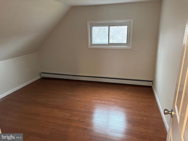 67 HORSESHOE LN, Levittown, PA 19055
