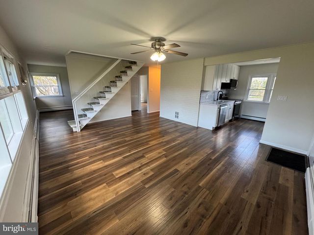 67 HORSESHOE LN, Levittown, PA 19055