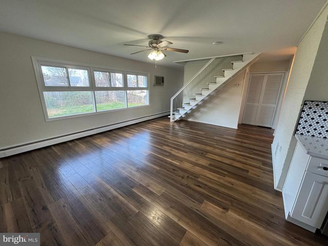67 HORSESHOE LN, Levittown, PA 19055