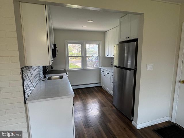 67 HORSESHOE LN, Levittown, PA 19055