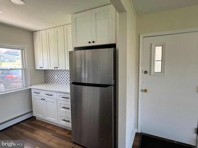 67 HORSESHOE LN, Levittown, PA 19055