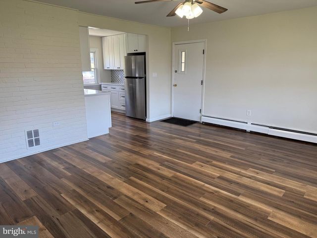 67 HORSESHOE LN, Levittown, PA 19055