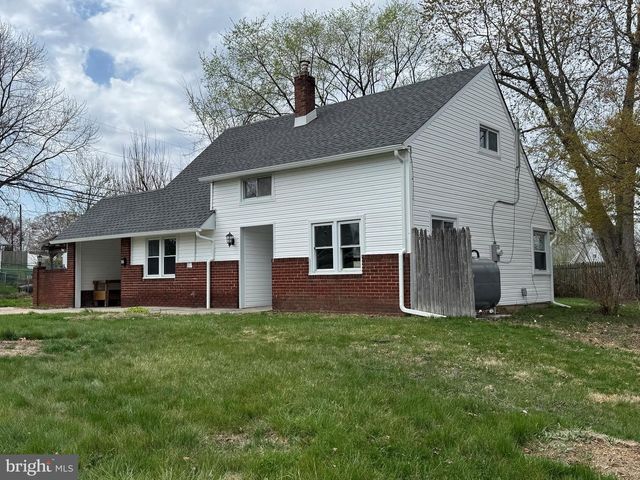 67 HORSESHOE LN, Levittown, PA 19055