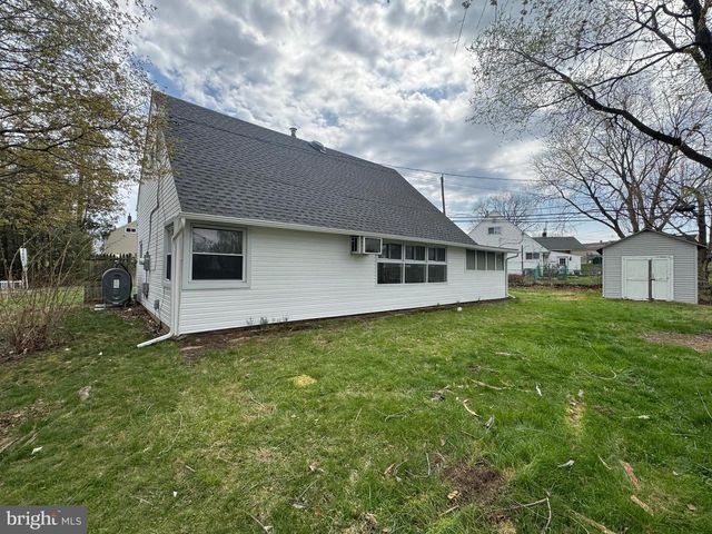 67 HORSESHOE LN, Levittown, PA 19055